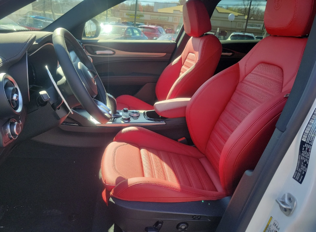 alfa romeo stelvio interior