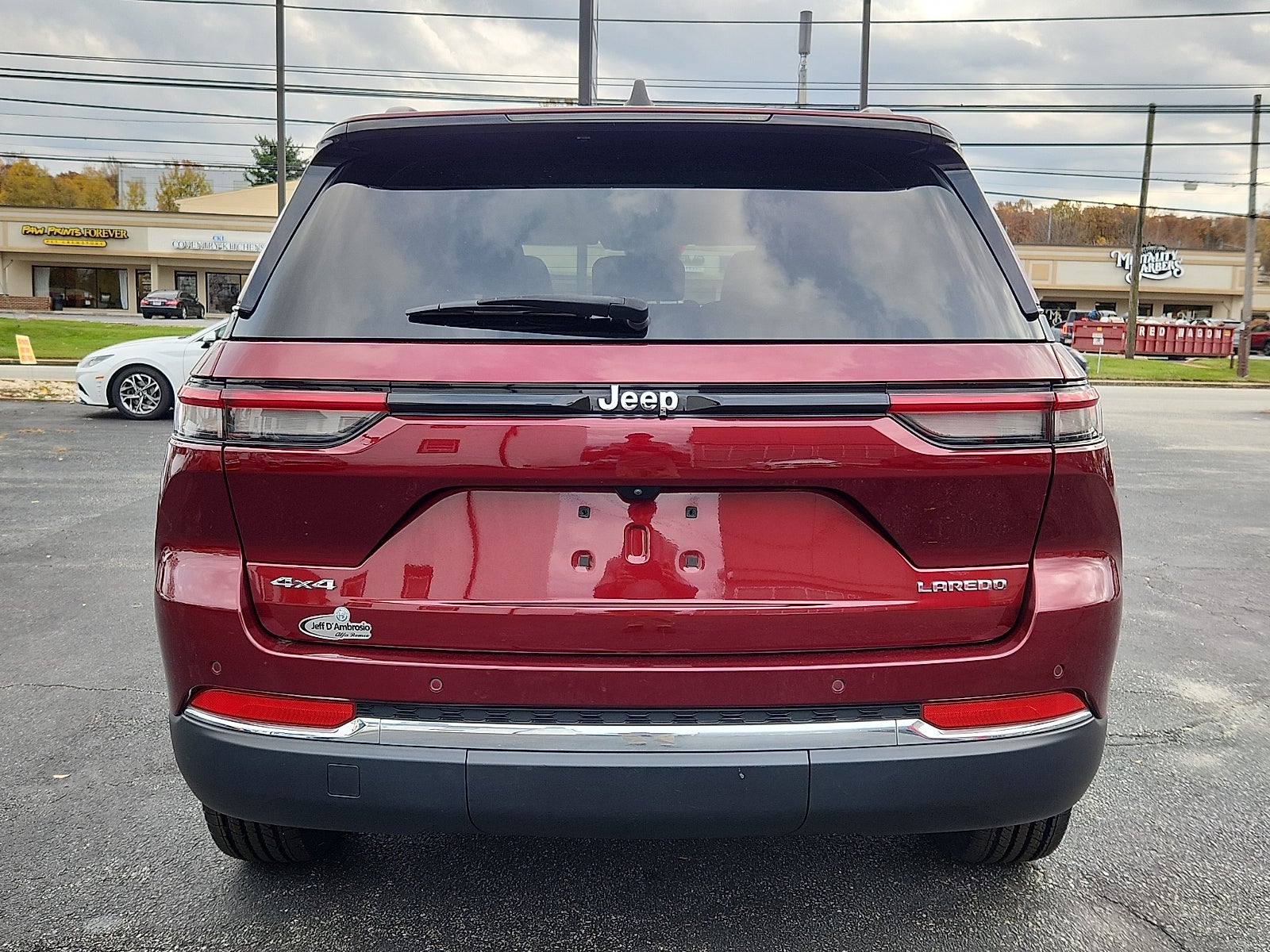 2023 Jeep Grand Cherokee Laredo 4x4