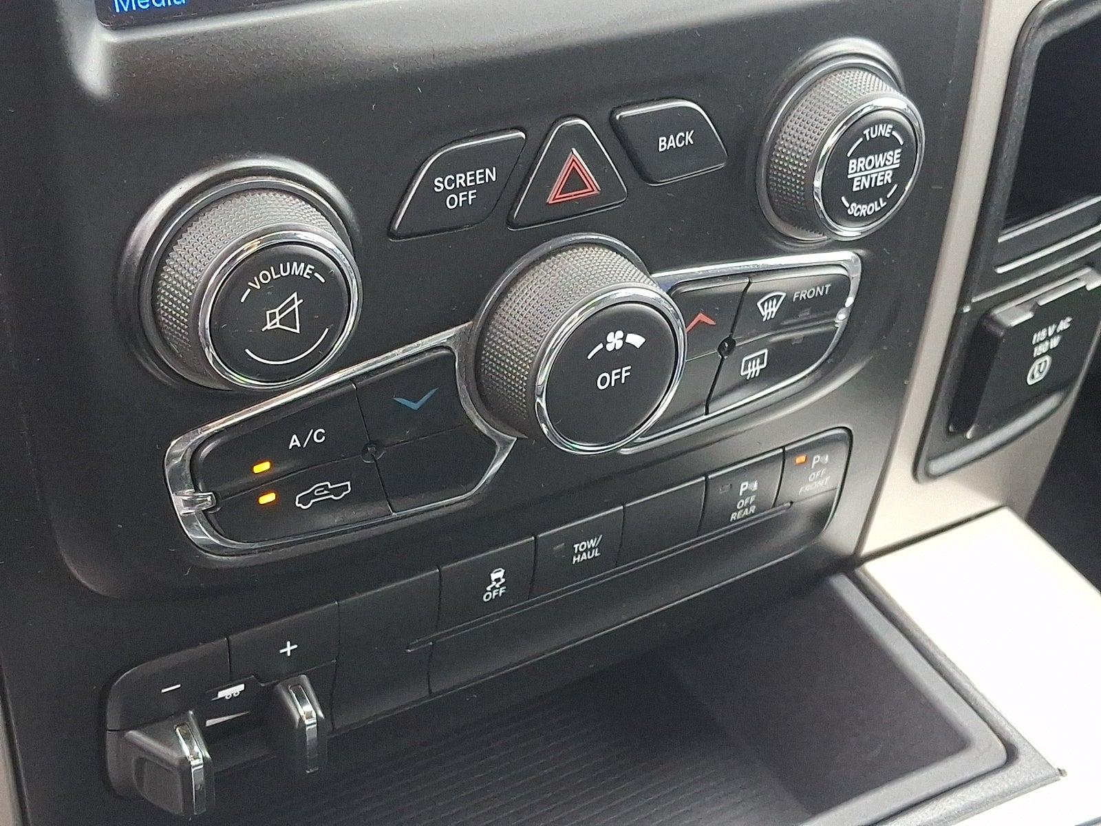 2018 RAM 1500 Big Horn Crew Cab 4x4 5'7" Box