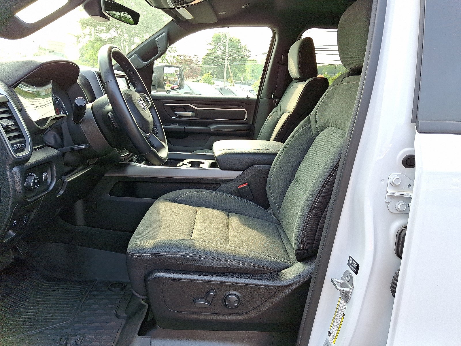 2022 RAM 1500 Big Horn Crew Cab 4x4 5'7" Box