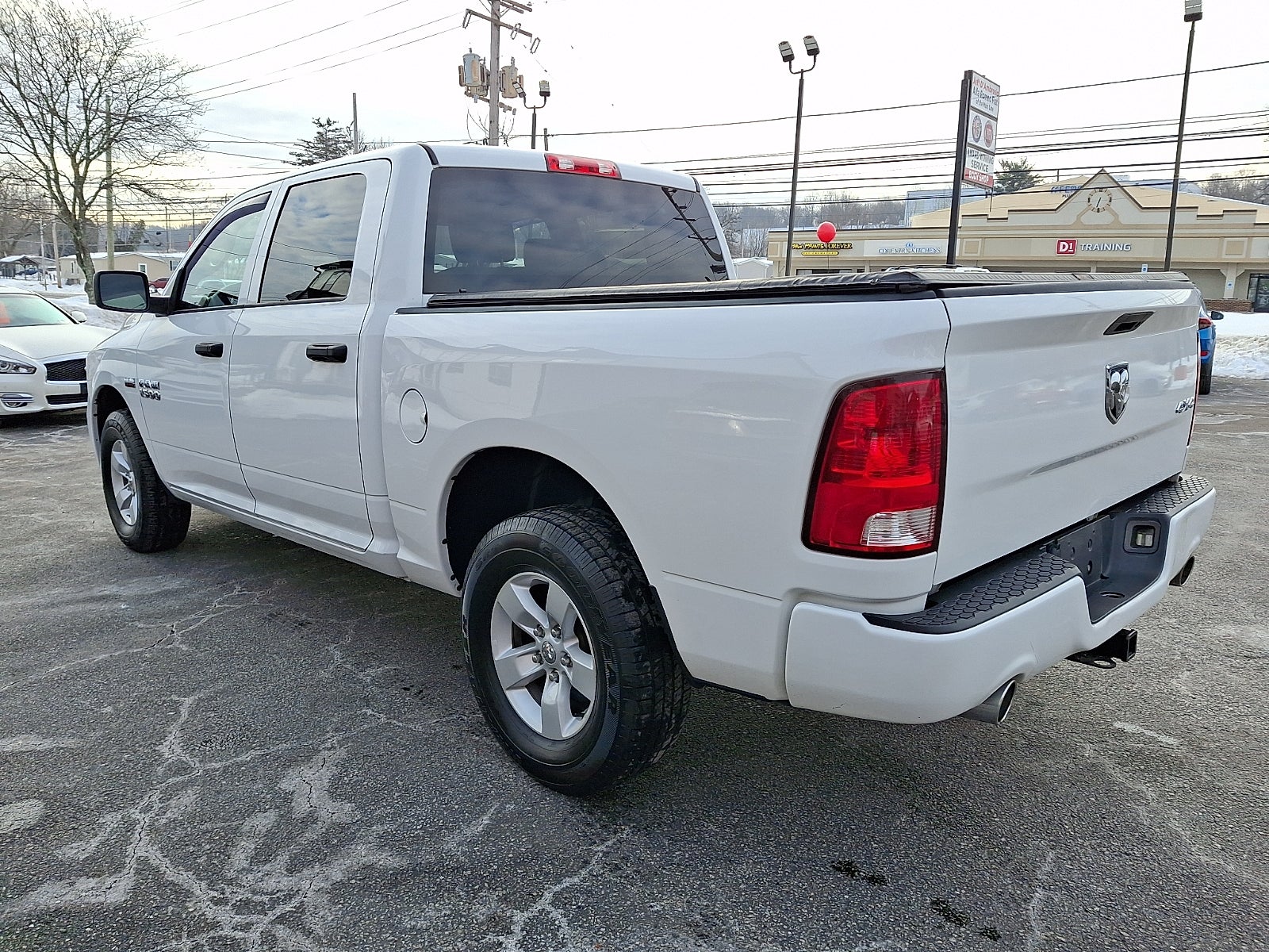 2017 RAM 1500 Express Crew Cab 4x4 5'7" Box