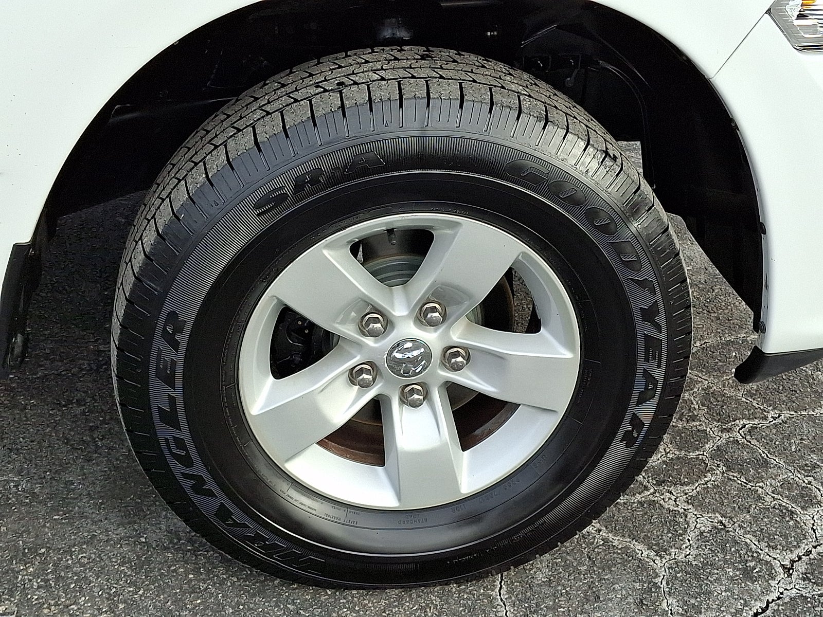 2017 RAM 1500 Express Crew Cab 4x4 5'7" Box