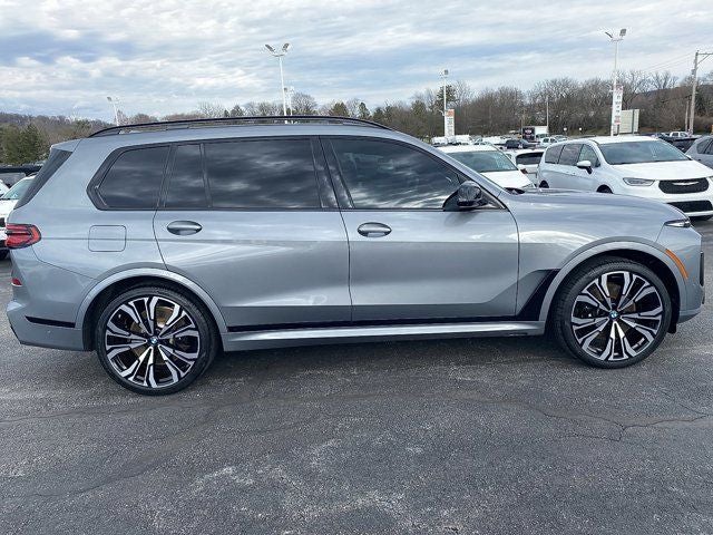 2023 BMW X7 M60i