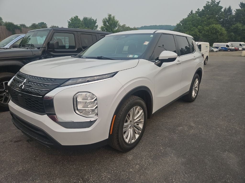 2022 Mitsubishi Outlander ES
