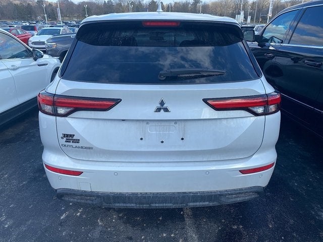 2023 Mitsubishi Outlander ES