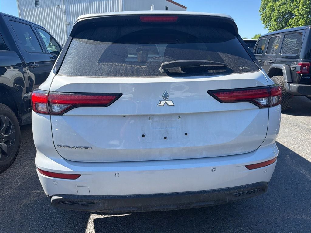 2022 Mitsubishi Outlander ES