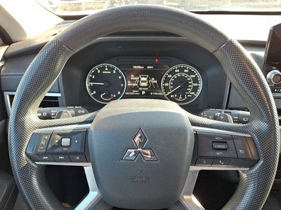 2022 Mitsubishi Outlander ES