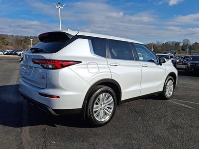2022 Mitsubishi Outlander ES