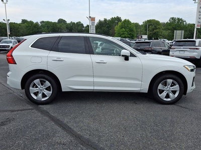 2022 Volvo XC60 B5 Momentum