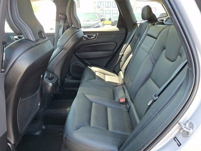 2022 Volvo XC60 B5 Momentum