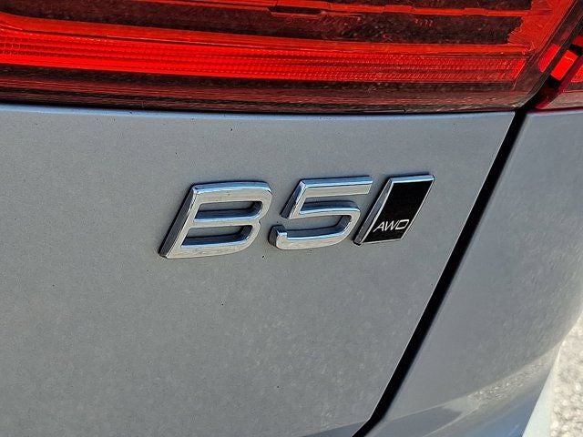 2022 Volvo XC60 B5 Momentum