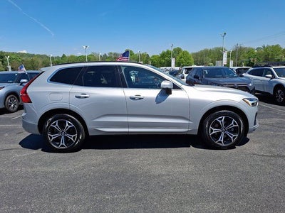 2022 Volvo XC60 B5 Momentum