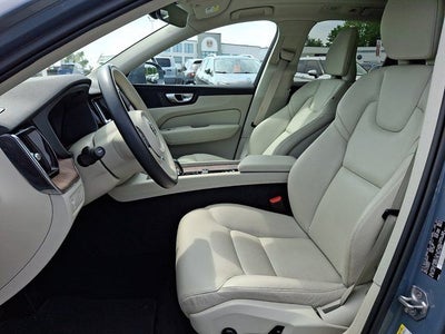 2022 Volvo XC60 B5 Momentum